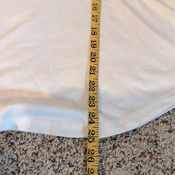 Beyove brand Size XL white with floral sleeves. - Picture 6 of 7